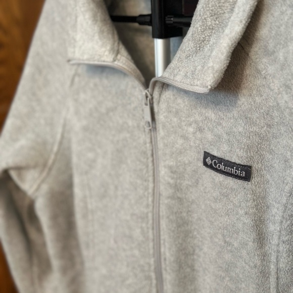 Columbia Soft Gray Fleece Jacket - Picture 1 of 4